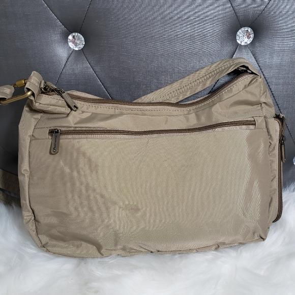 Travelon Anti-Theft RFID-Blocking Cross-Body Bag - Picture 4 of 14